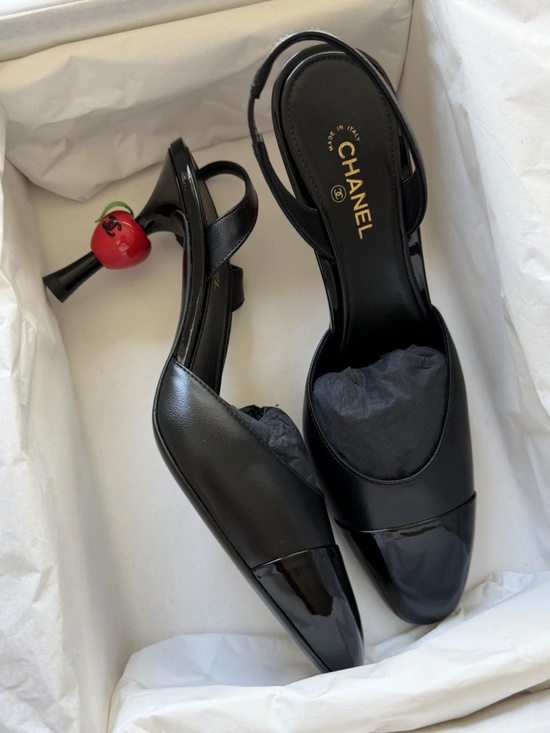 CHANEL Shoes - CHANEL Metiers D’art 26A Apple Slingback Heels 38 Rare NYC Metiers Dart